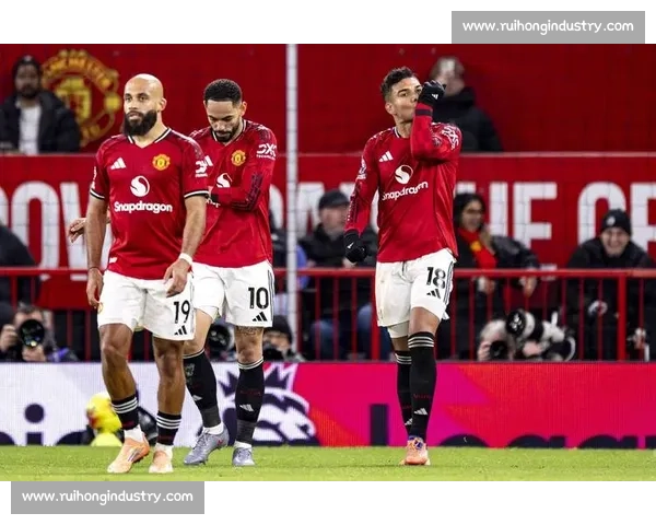 2.7 分 + 黄牌！曼联 13 号成布莱顿之战槽点，昔日意甲新星为何陨落？